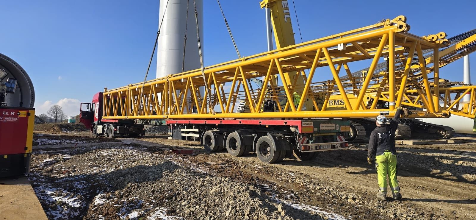 LKW transportiert Kranladung